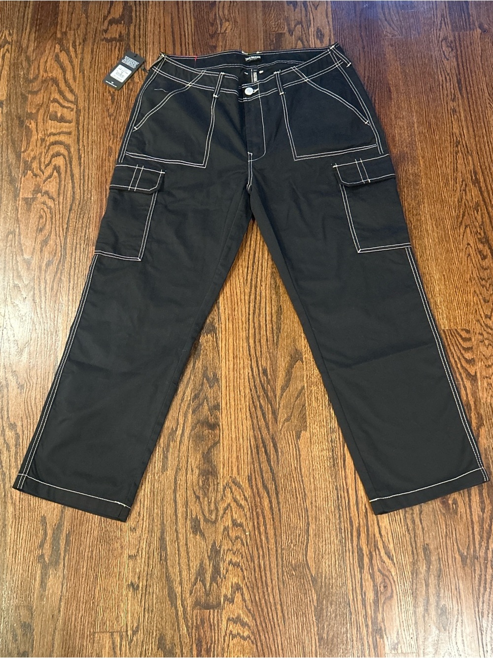 NWT True Religion Black Cargo Pants with White Contrast Stitching 36 Skater Y2K